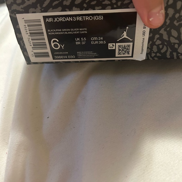 Jordan Air 3 Retro Black and Silver Box - Picture 2 of 9